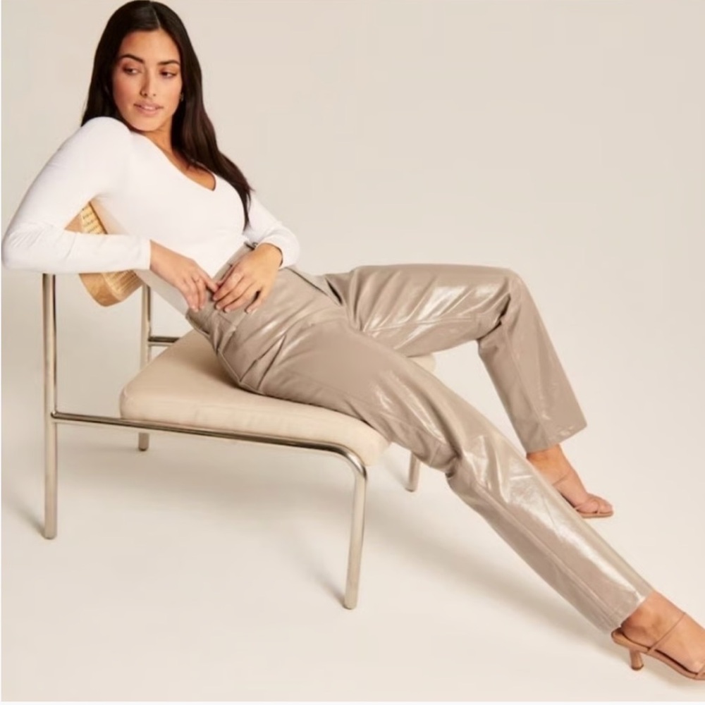 Ambercrombie & Finch. Curve Love. The 90s Straight. NWT